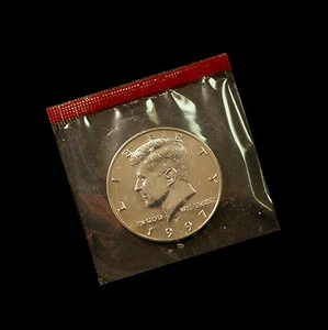 1997 D Kennedy Half Dollar ~ Uncirculated in Original Mint Cello - Picture 1 of 2