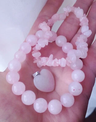 lot de 3 bijoux en quartz rose : 1 pendentif forme coeur et 2 bracelets - Photo 1/4