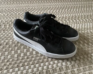 Sneakers basse PUMA Basket Classic in pelle nera 9,5 / 42,5 / UK 8,5 indossate una volta - Foto 1 di 10