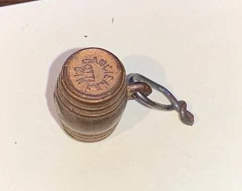 Vintage Realistic Seagram's Ancient Bottle Gin Barrel Button Cover