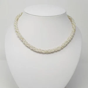 Gehäkelte Perlenkette, weiße Glasperlen & cremfarbene olivenförmige Kunstperlen - Bild 1 von 5