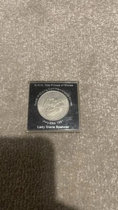 1981 Royal Wedding Commemorative Crown Prince Charles & Lady Diana NatWest Coin - Picture 1 of 1
