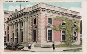 VINTAGE AUTOS AT WATERBURY CT POST OFFICE POSTCARD 101222 R - Picture 1 of 2