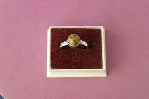 Hermoso anillo de plata 925 con piedra preciosa unakite 2,4 gr. 0,9 cm. Caja de regalo ancha - Imagen 1 de 9