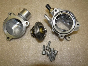 BMW S1000R K47 14-18 THERMOSTAT GEHÄUSE ZYLINDERKOPF TEMPERATURSENSOR WASSER - Picture 1 of 2