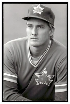 Mike Moore (1986) Seattle Mariners Vintage Baseball Postcard BL2 - Image 1 of 2