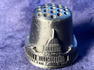 Dedal de metal de la Sociedad Histórica de los Estados Unidos - Imagen 1 de 7