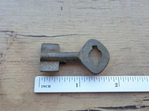 Collectibles Antique Bronze Small Key 18-19th century Original Brown Patina 15 g Cover
