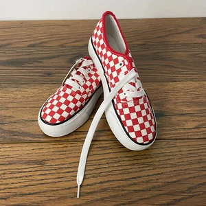 Zapatillas Mujer MUDD Talla 7 Rojo Blanco Cuadros Plataforma Patinador Y2K - Imagen 1 de 5