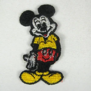 Mickey Mouse Patch Vintage Disney Cartoon Figur Stickerei stehend 3 cm rot - Bild 1 von 3