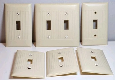 6 placas de cubierta de interruptor de luz acanalada marfil eléctrico Sierra vintage, hechas en EE. UU. Foto 1 de 4