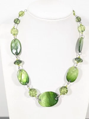 Collar Beachy Boho Verde Concha Cuentas 19 en Vacaciones Costeras Foto 1 de 4