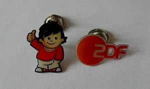 Pin 2 Stück Pins Anstecker - ZDF Logo & Mainzelmännchen Fritzchen - Bild 1 von 5
