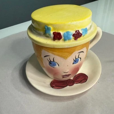 Juego de tazas cara dama vintage años 50 — taza, platillo y tapa de sombrero "CENIZAS" — Belco Foto 1 de 4