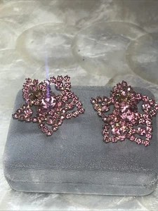 Vintage Pastel Pink Rhinestone Flower Gold Tone Clip On Earrings - Foto 1 di 6