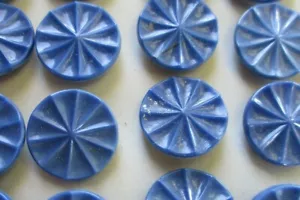 Card 24~Vintage 3/4" Periwinkle Blue Shell Design Glass Buttons ~ NOS 1920's - Picture 1 of 2