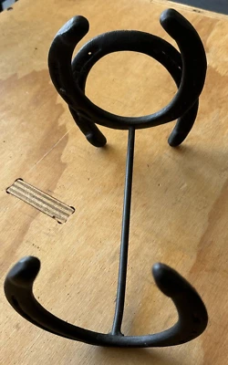 Suporte de vinho e copo ferradura preto 10 x 6 - Imagem 1 de 4