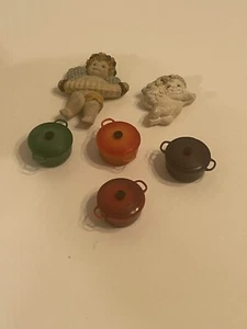 Lot Of 6 Refrigerator Magnets 2 Happy Cherubs And 4 Le ￼Crueset - Picture 1 of 9