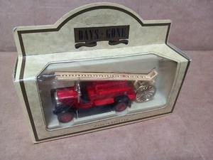 Lledo 1/76 scale Dennis Fire Engine (1934) - 12004 - Picture 1 of 3