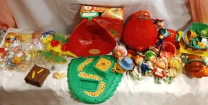 Vintage Strawberry Shortcake Lot RIESIGE Puppen, Schnecke, Schmetterling, Backen Shoppe Haustiere - Bild 1 von 24