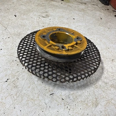 Cub Cadet IH Flywheel Hub Screen 70 71 72 73 86 FH-2 - Imagem 1 de 2