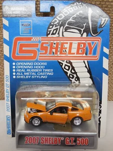 Ford Mustang GT500 2007 Shelby Collectibles naranja rayas plateadas 1:64 - Imagen 1 de 9