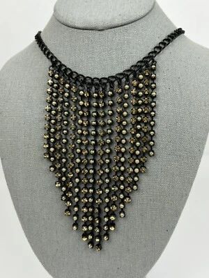 Collar babero Chicos con flecos de perlas y diamantes de imitación negro Foto 1 de 4