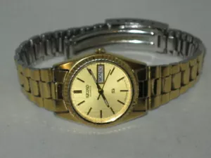 Seiko Women's Day/Date Gold Tone Wristwatch - Picture 1 of 9