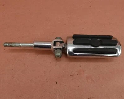 Harley-Davidson Softail Deuce 2001-2005 FXSTDI clavija de pie de pasajero trasero derecho Foto 1 de 4