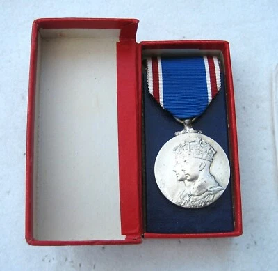 Official George VI Coronation Silver Medal in Box of Issue 1937 - Image 1 of 4