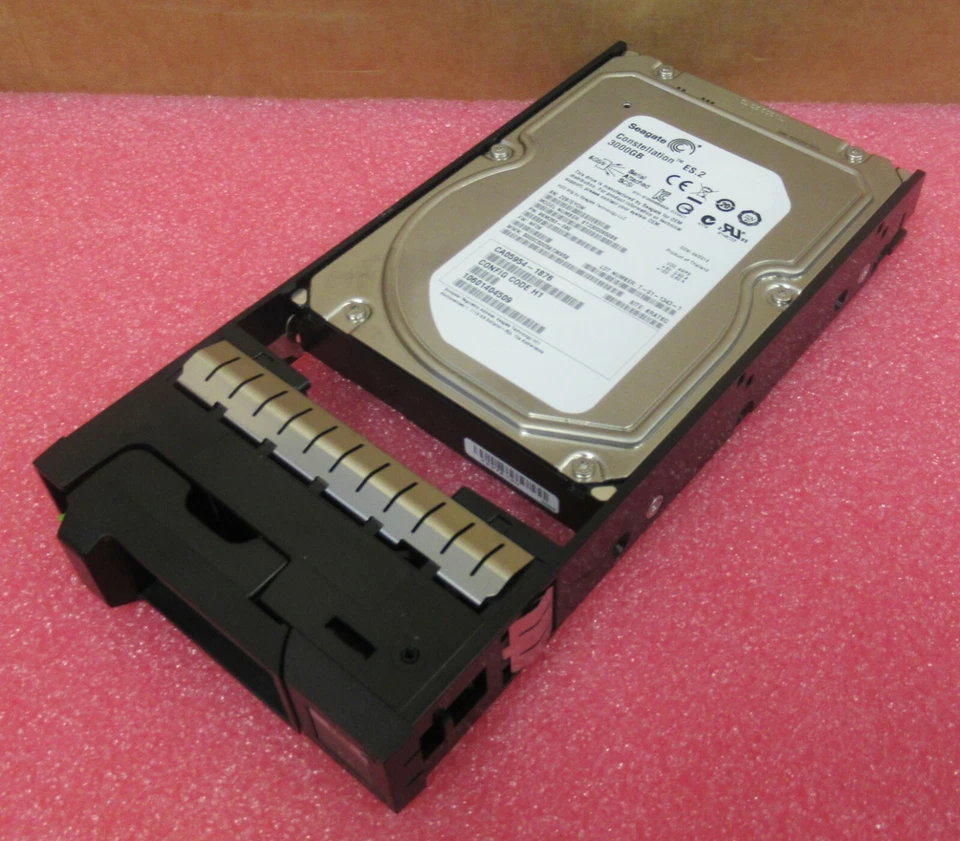 Fujitsu SAS HDD Festplatte 3TB 7,2k SAS 6G LFF ETERNUS DX80 90 S2 CA07339-E013 - Image 1 of 4