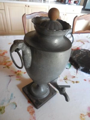 Ancien samovar à décor de têtes d'aigles métal argenté - Photo 1/4