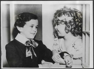 SHIRLEY TEMPLE + DICKIE JACKSON VINTAGE ORIGINAL PHOTO HOLLYWOOD MOVIE SCENE - Picture 1 of 2