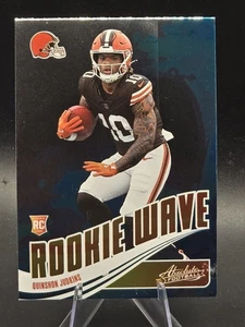 QUINSHON JUDKINS RC | 2025 Inserto Calcio Assoluto ROOKIE WAVE RW-QJS | Marrone - Foto 1 di 2
