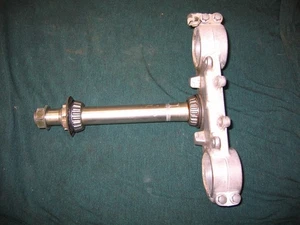 1998 1999 YAMAHA YZ250 YZ400F BOTTOM TRIPLE TREE STEERING STEM 5DJ-23340-L0-00 - Picture 1 of 6