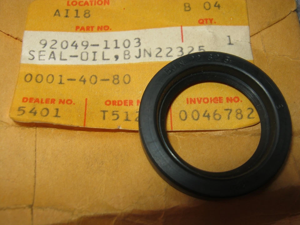 SELLO DE ACEITE DE RUEDA TRASERA KAWASAKI KDX200 KX125 KDX KX 1982-1985 NOS OEM 92049-1103 Foto 1 de 1