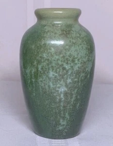 FULPER POTTERY, CUCUMBER GREEN TAPERED SHOULDER VASE, LEOPARD SKIN, NICE GLAZE~~ - Picture 1 of 8