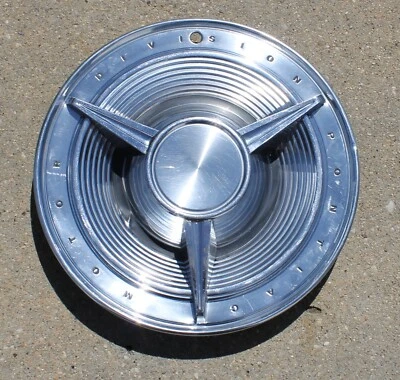 Pontiac Bonneville 1962 14" tapacubos giratorios/cubierta de rueda Foto 1 de 4