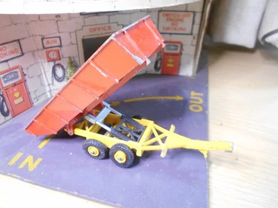Remolque agrícola de volteo Matchbox tamaño King K-3 Foto 1 de 4