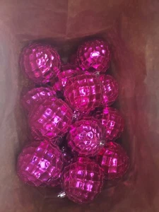 Hot Pink/Magenta glänzende Ornamente Stellen Sie sich einen "Barbie" oder Valentinsbaum vor! (24) - Bild 1 von 5