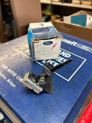 Nuevo de Lote Antiguo 1973-79 Gran Torino LTD II Mark IV V 73-76 Montego Interruptor Ventana Trasera Calefacción Foto 1 de 4