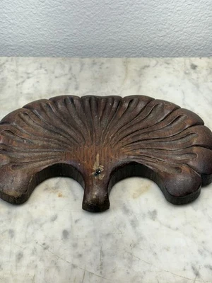 Antigua carcasa festoneada de salvamento arquitectónico Foto 1 de 4