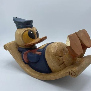 Vintage Holz geschnitzt Donald Duck liegend Skulptur - Bild 1 von 8