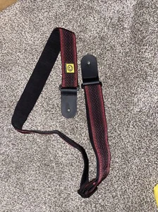 PLANET WAVES GUITAR STRAP-NEVER USED-ADJUSTABLE-RED / Black - Picture 1 of 3