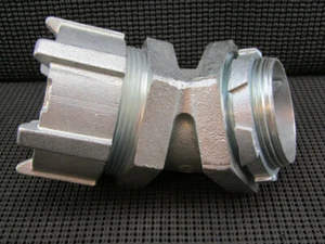 T&B 5348 2-1/2" flüssigkeitsdichter isolierter flexibler Metallrohrverbinder 45 Grad - Bild 1 von 6