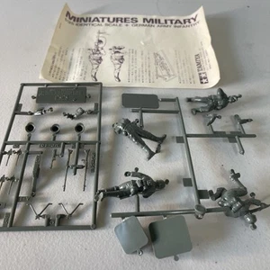 Infantería del ejército alemán Tamiya - 4 infantería sin perforar - Imagen 1 de 3