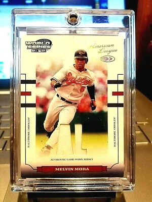 2004 年 MELVIN MORA #219/250 DONRUSS 世界系列比赛使用球衣 #WS-21 完好。 — 第 1/4 张图片
