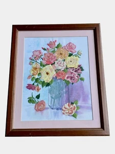 "Handbestickte gerahmte Wandkunst mit rosa gelb lila Rose Bouquet Vase 16""x19""" - Bild 1 von 16