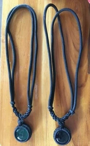 2 Halskette rund schwarz grün Leklai Nampee Anhänger Edelstein Talisman Thai Amulett - Bild 1 von 2