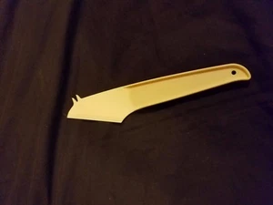 TUPPERWARE Queso Oliva Cuchillo Fiesta Favor Herramienta Gadget Marfil - Imagen 1 de 2